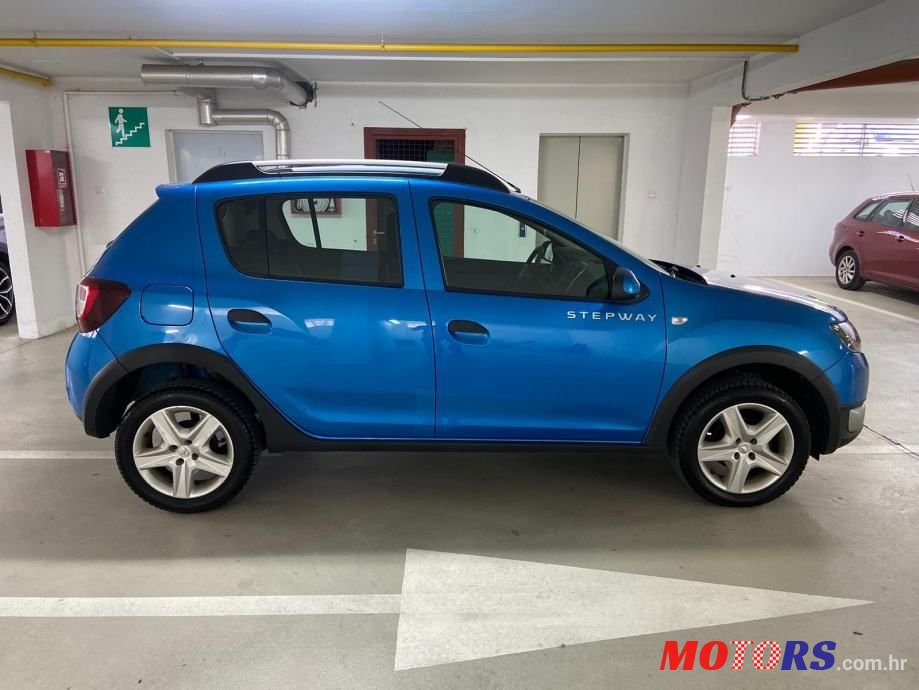 2015' Dacia Sandero photo #4