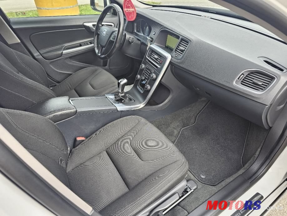 2015' Volvo V60 D3 photo #6