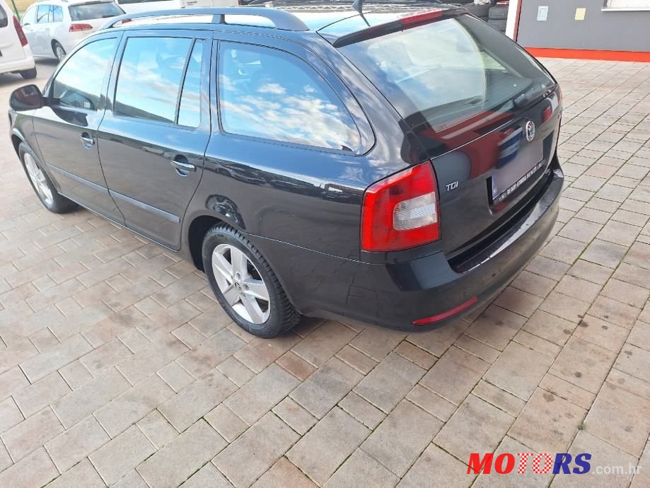 2012' Skoda Octavia Combi photo #3