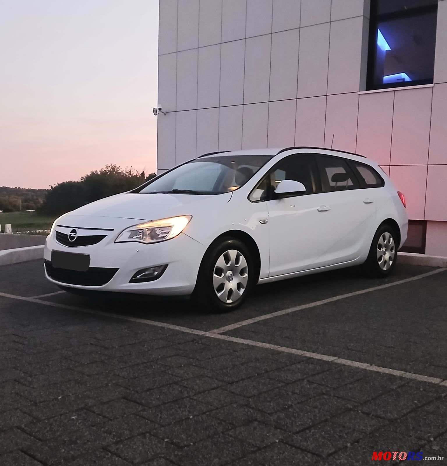 2012' Opel Astra 1,3 Cdti photo #1