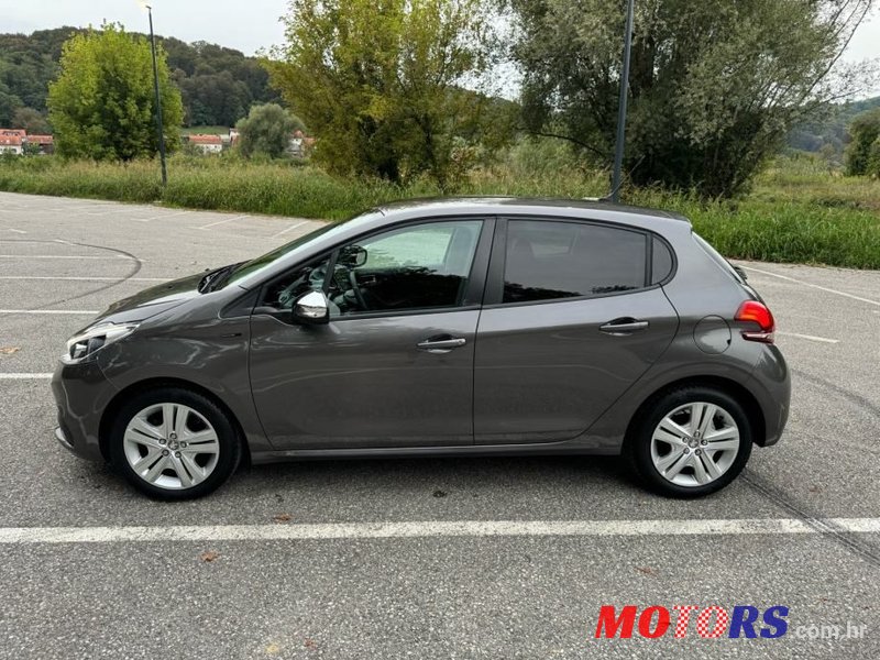 2019' Peugeot 208 1,2 Puretech photo #2