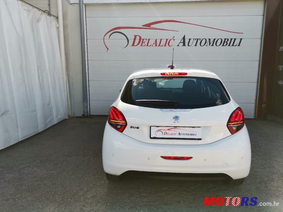 2020' Peugeot 208 photo #6