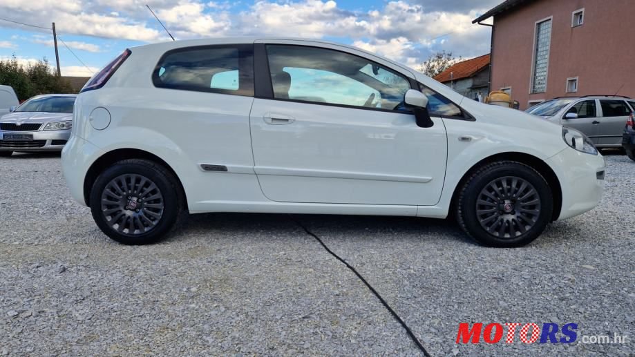2013' Fiat Grande Punto 1.3 Mjtd photo #4