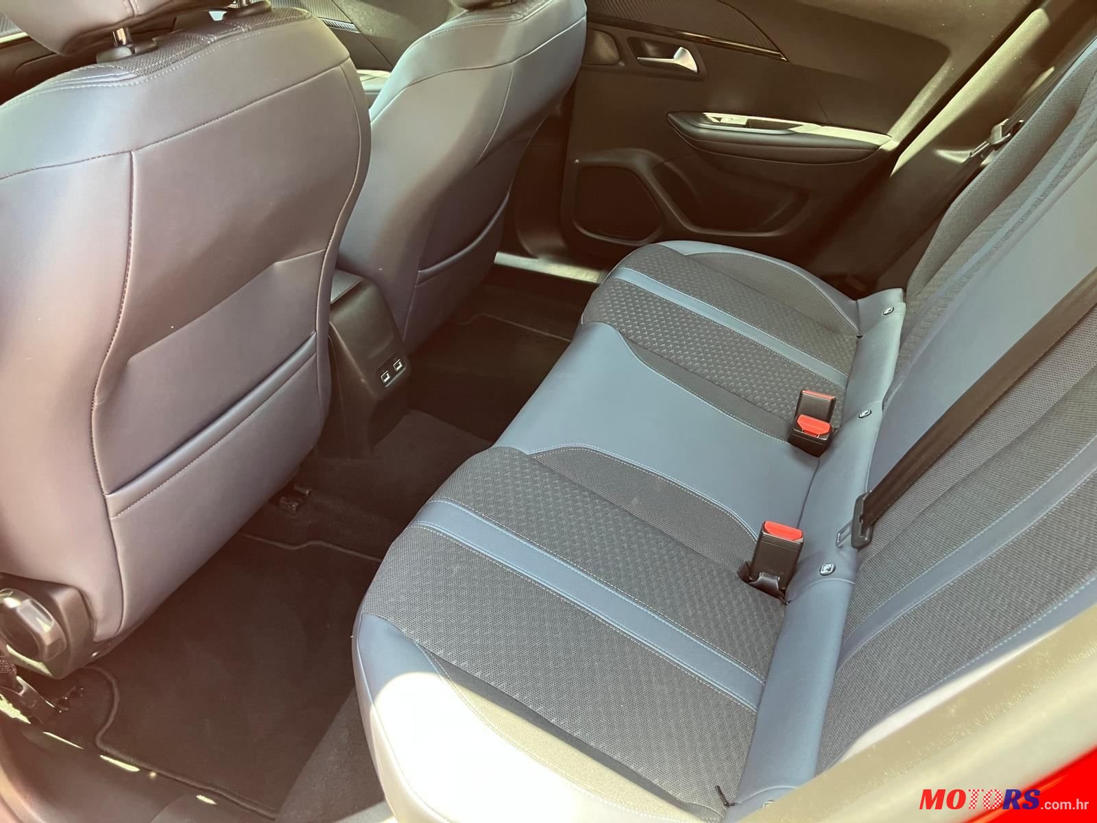 2020' Peugeot 2008 1,2 Puretech photo #6