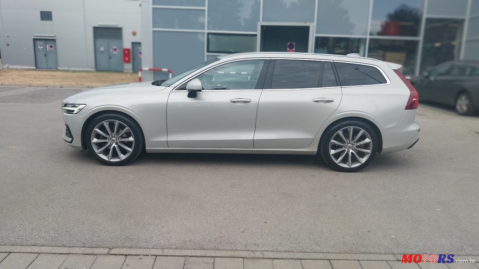 2019' Volvo V60 D3 photo #6