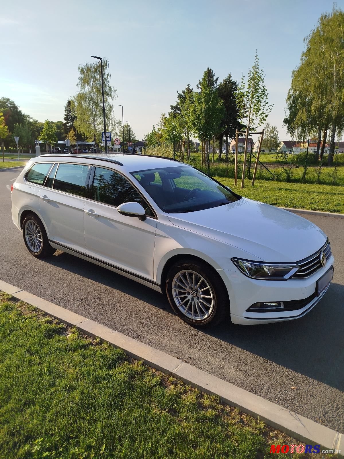 2017' Volkswagen Passat Variant photo #3