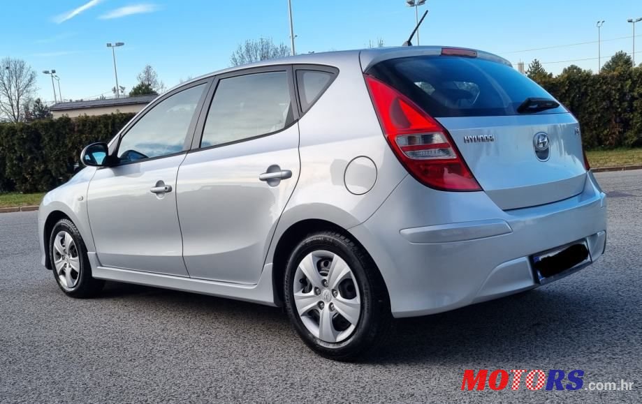 2011' Hyundai i30 1,4 16V photo #3