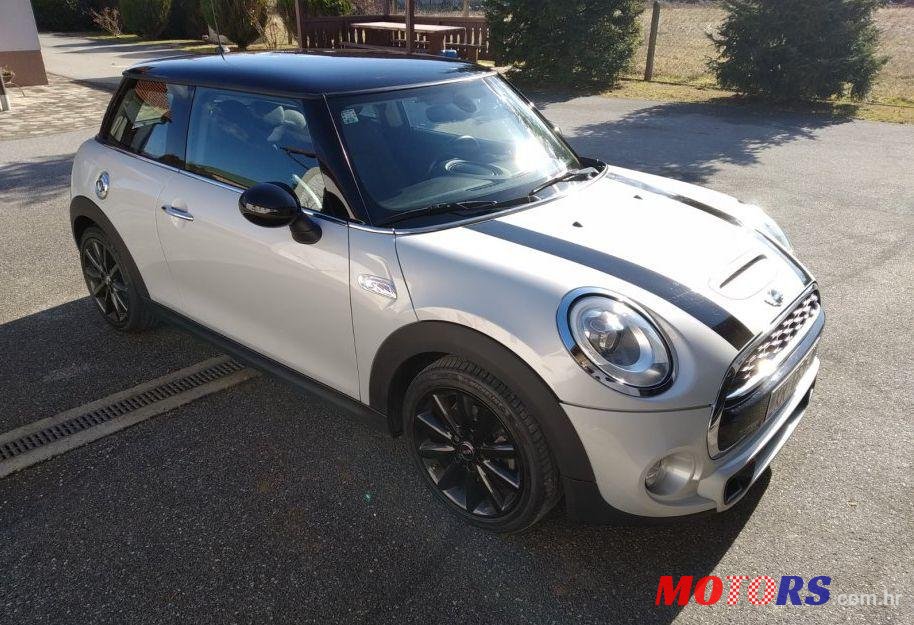 2015' MINI Cooper Cooper Sd photo #1