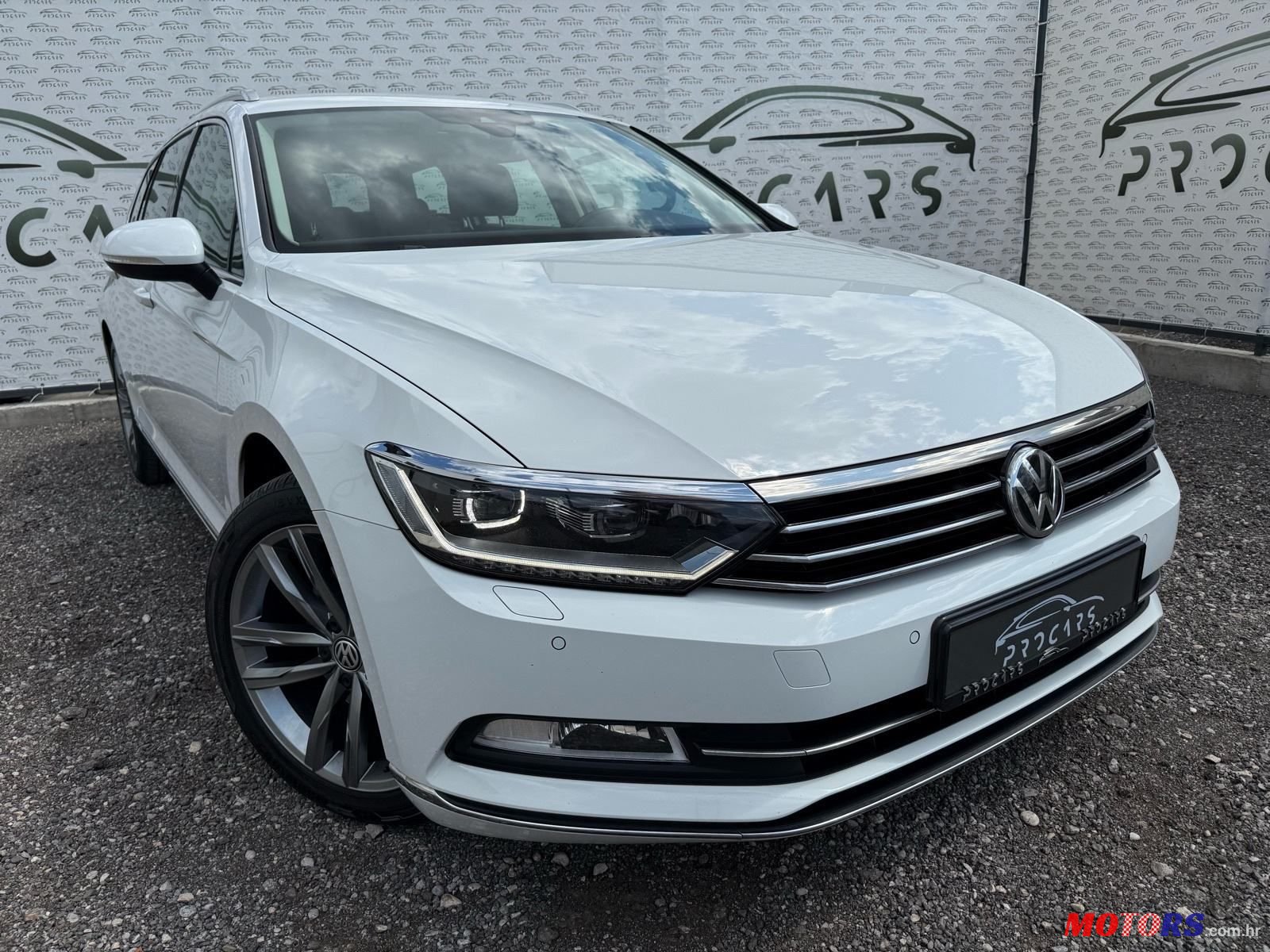 2019' Volkswagen Passat Variant photo #1