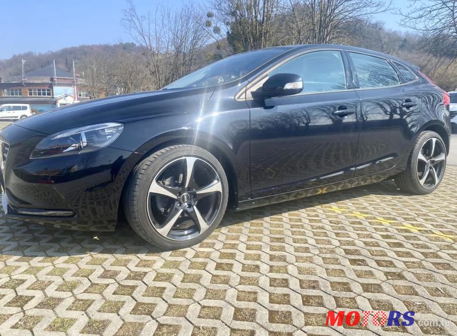 2015' Volvo V40 D2 photo #1