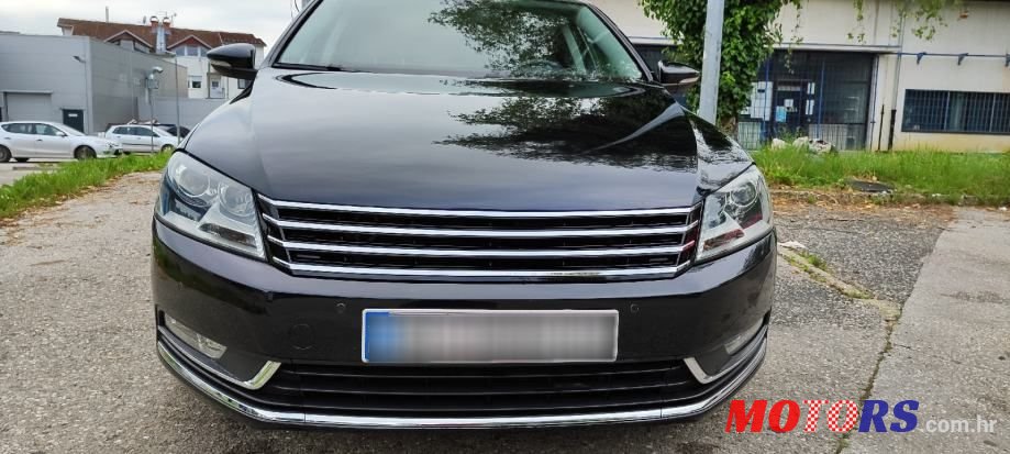 2011' Volkswagen Passat Variant photo #5