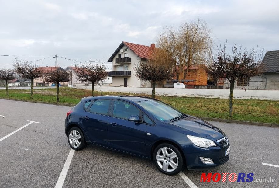 2011' Opel Astra 1,7 Cdti photo #1