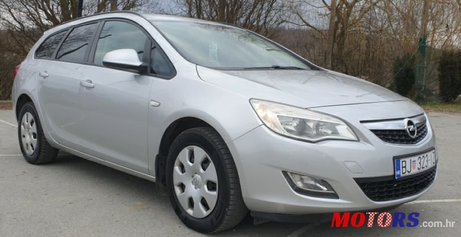 2012' Opel Astra Karavan photo #1