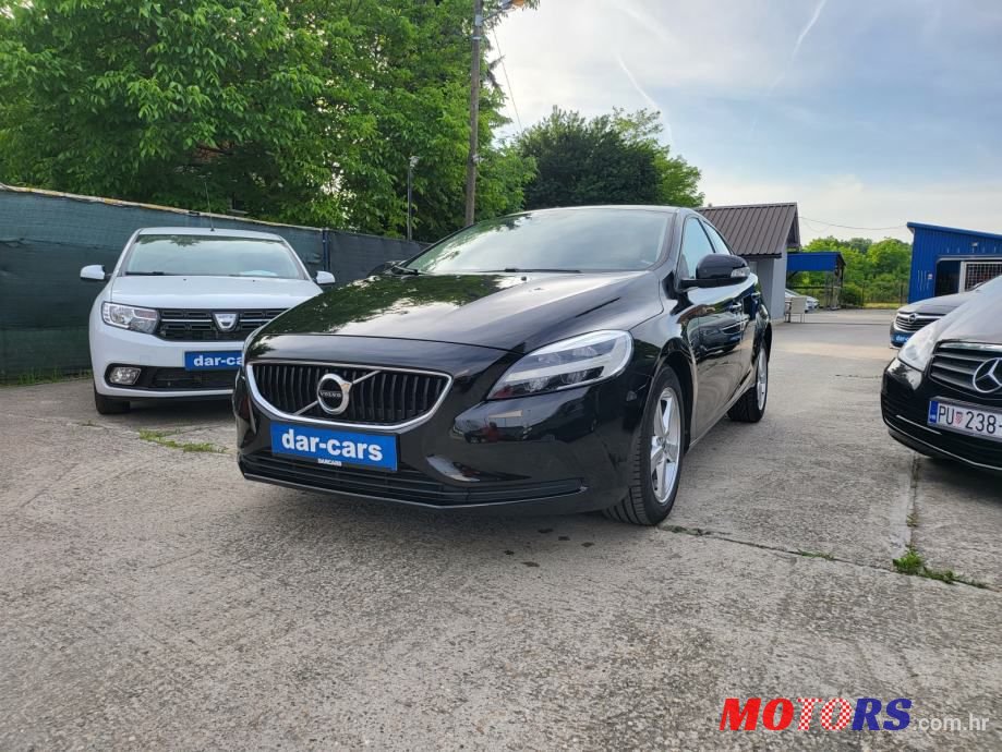 2018' Volvo V40 T2 photo #3
