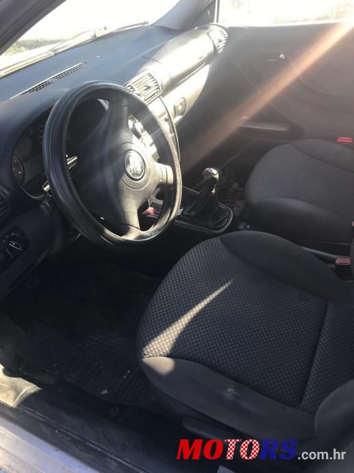 2003' SEAT Leon 1,9 Sdi photo #2