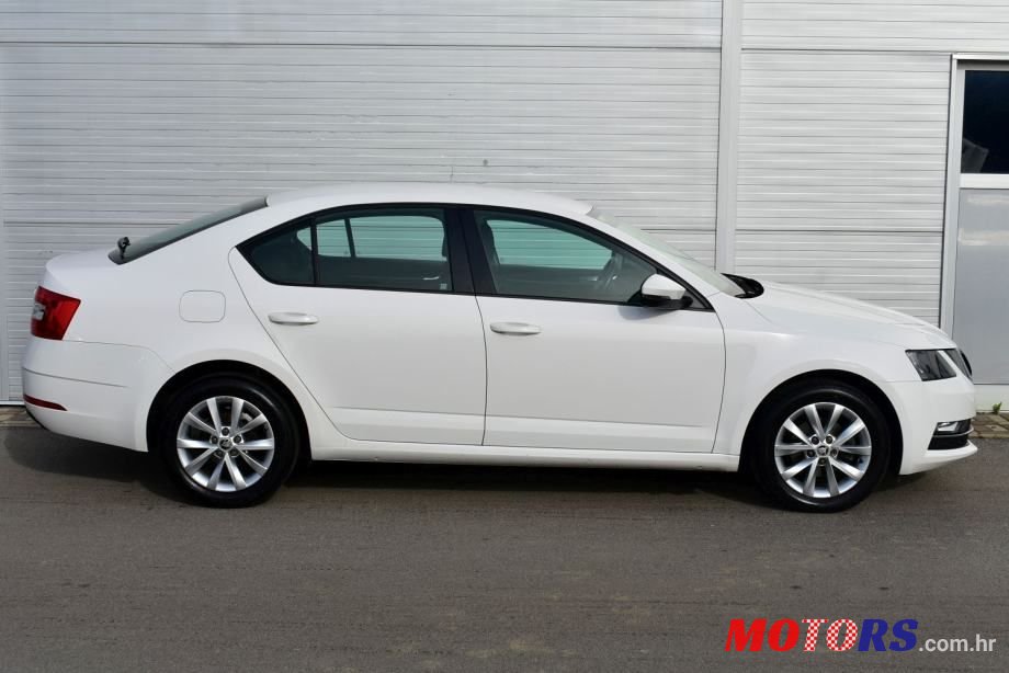2018' Skoda Octavia 1.6 Tdi Style photo #3