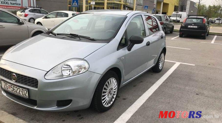 2009' Fiat Grande Punto photo #3