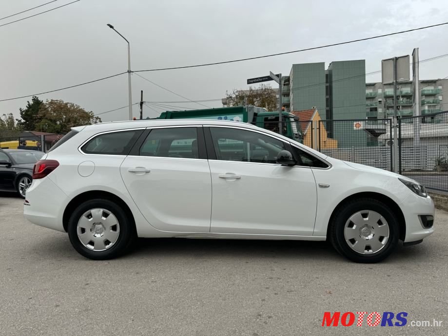 2015' Opel Astra Karavan photo #3