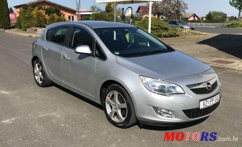 2010' Opel Astra 2,0 Cdti photo #2