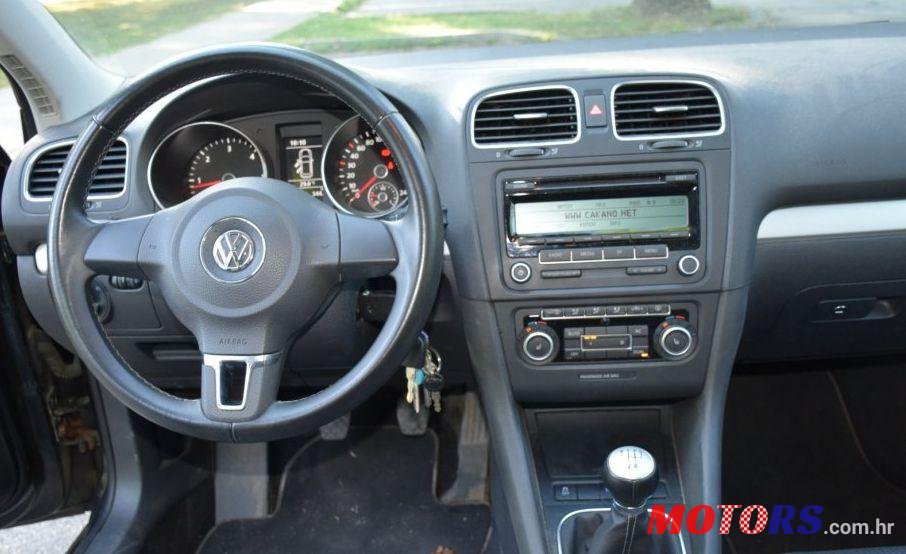 2010' Volkswagen Golf VI 1,6 Tdi photo #3
