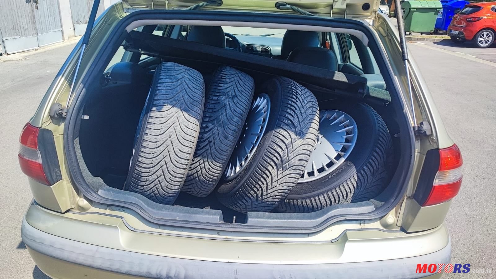 2001' Volvo V40 2,0 photo #3