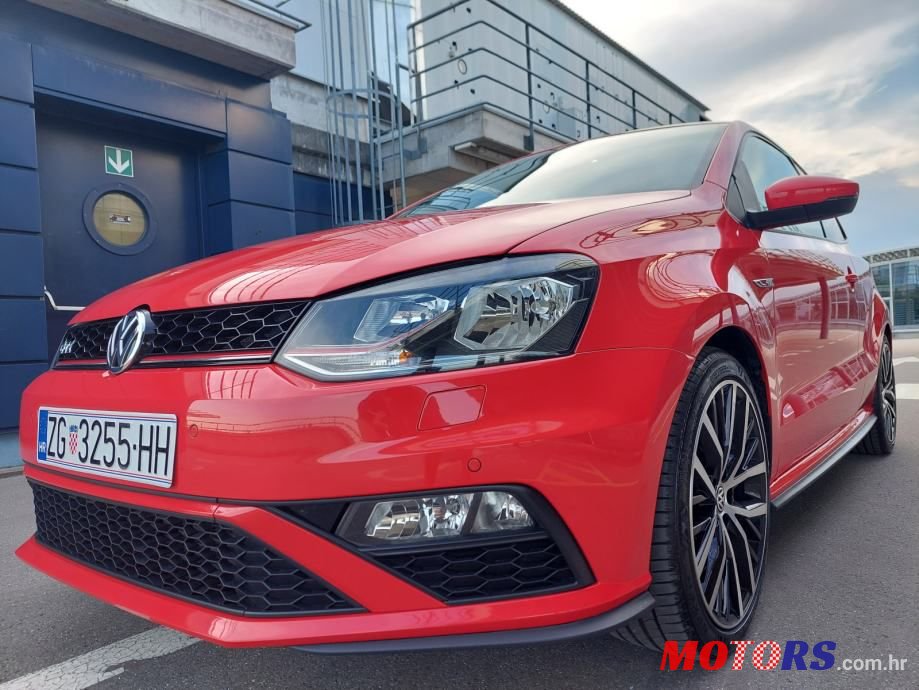 2015' Volkswagen Polo photo #2
