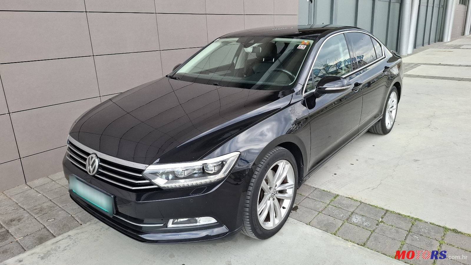2015' Volkswagen Passat photo #2