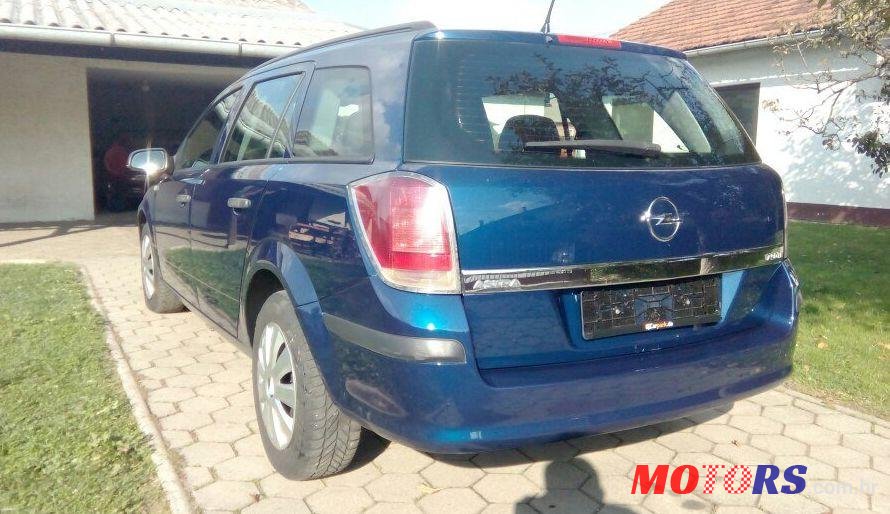 2005' Opel Astra Caravan photo #2