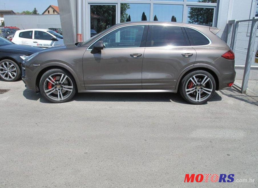 2012' Porsche Cayenne Turbo 4,8 V8 photo #2