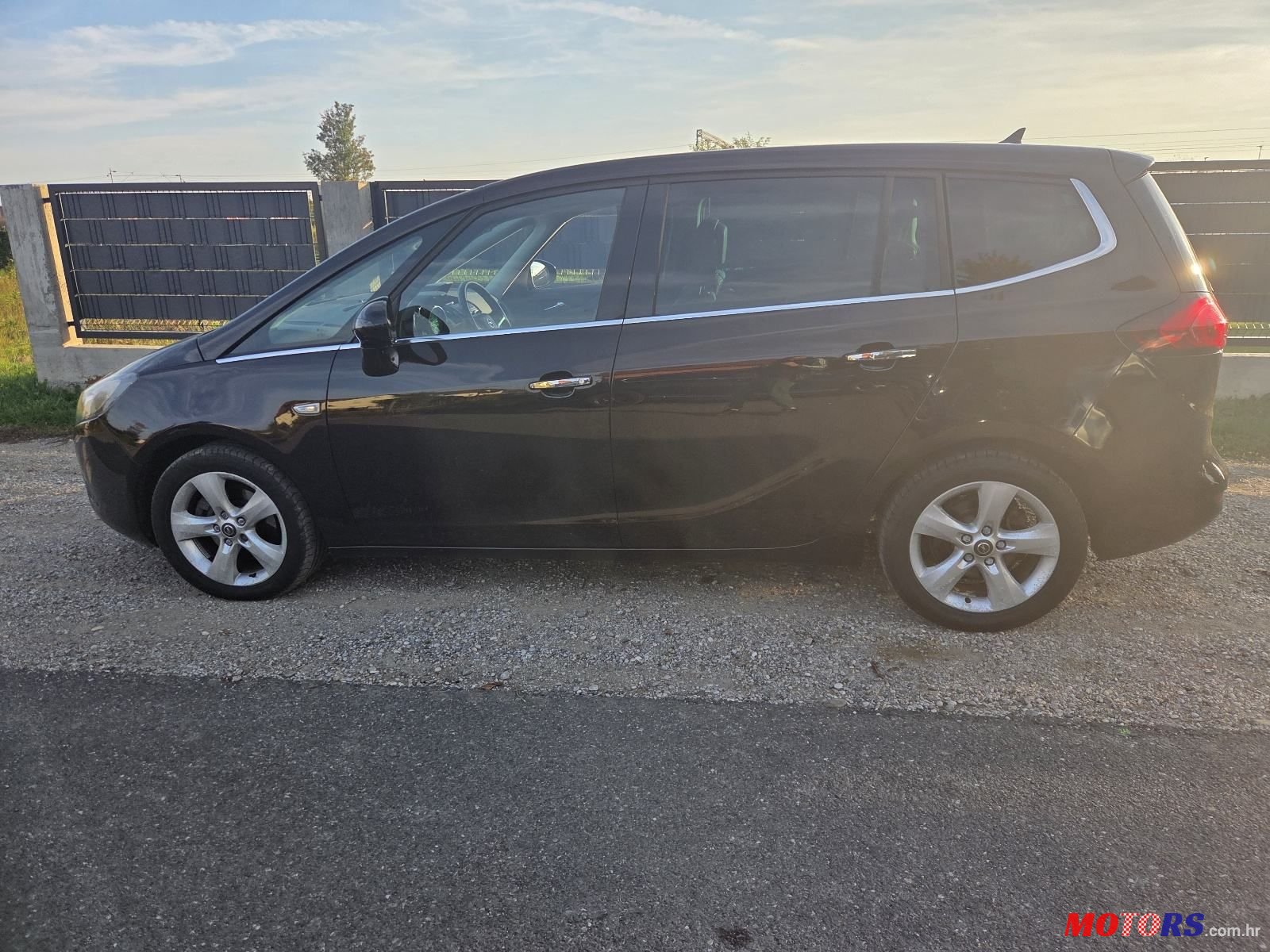 2012' Opel Zafira 2,0 photo #2