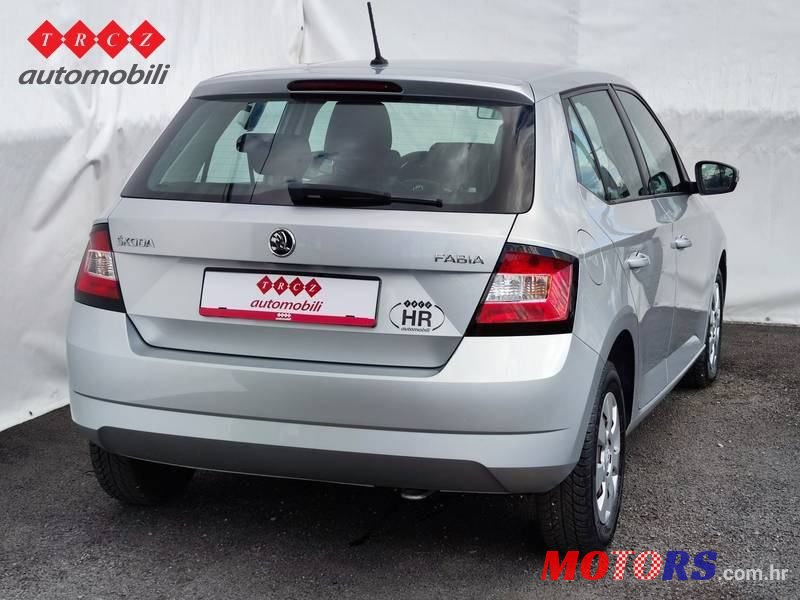 2016' Skoda Fabia photo #2