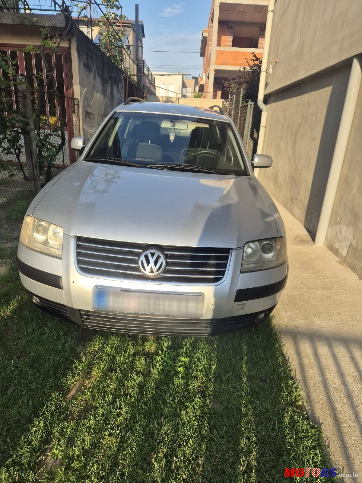 2001' Volkswagen Passat Variant photo #1