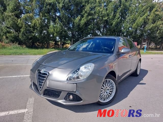 2013' Alfa Romeo Giulietta photo #3