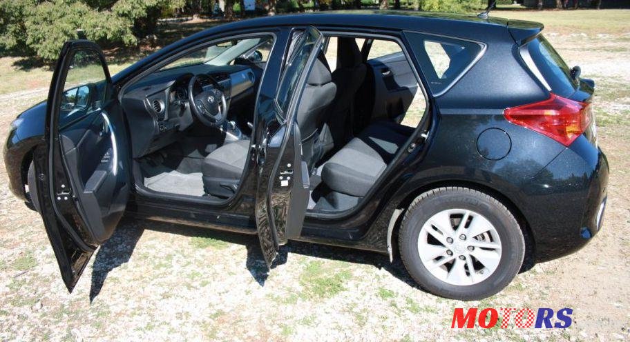2015' Toyota Auris 1,8 Vvt-I photo #2