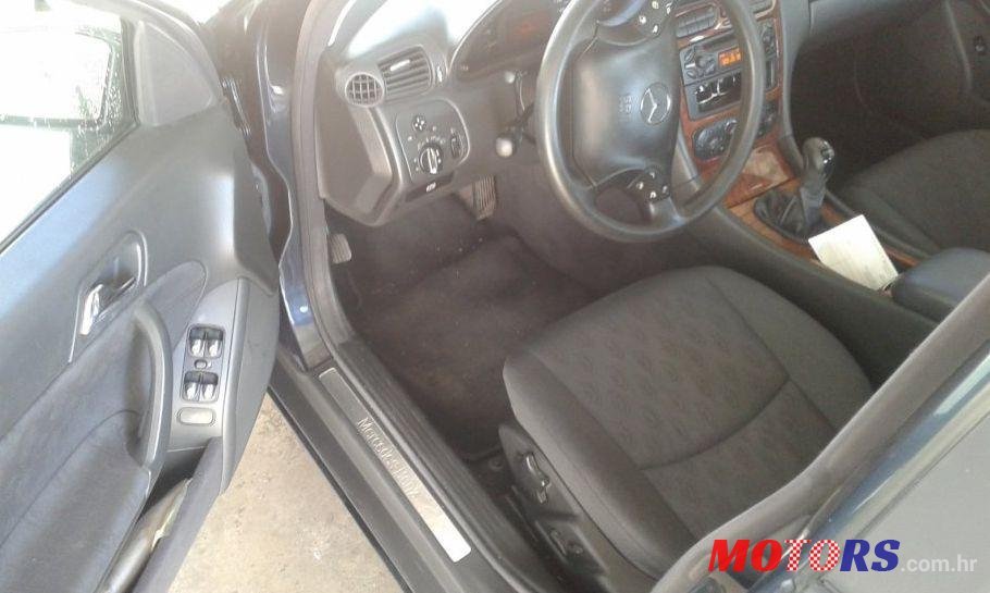 2002' Mercedes-Benz C-Class 200 Classic photo #2