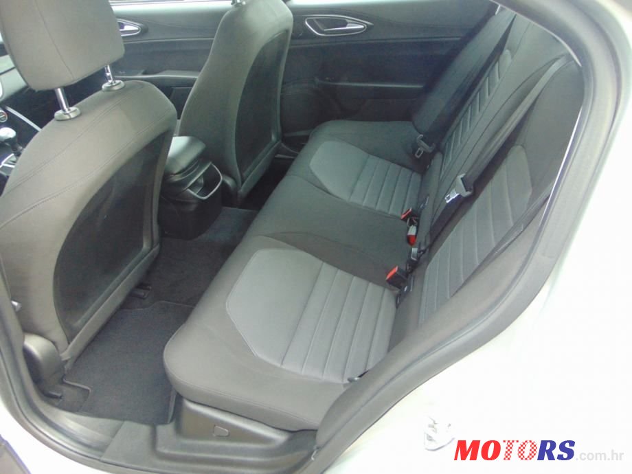 2016' Alfa Romeo Giulia photo #5