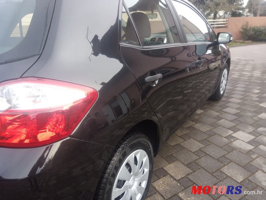2012' Toyota Auris photo #5