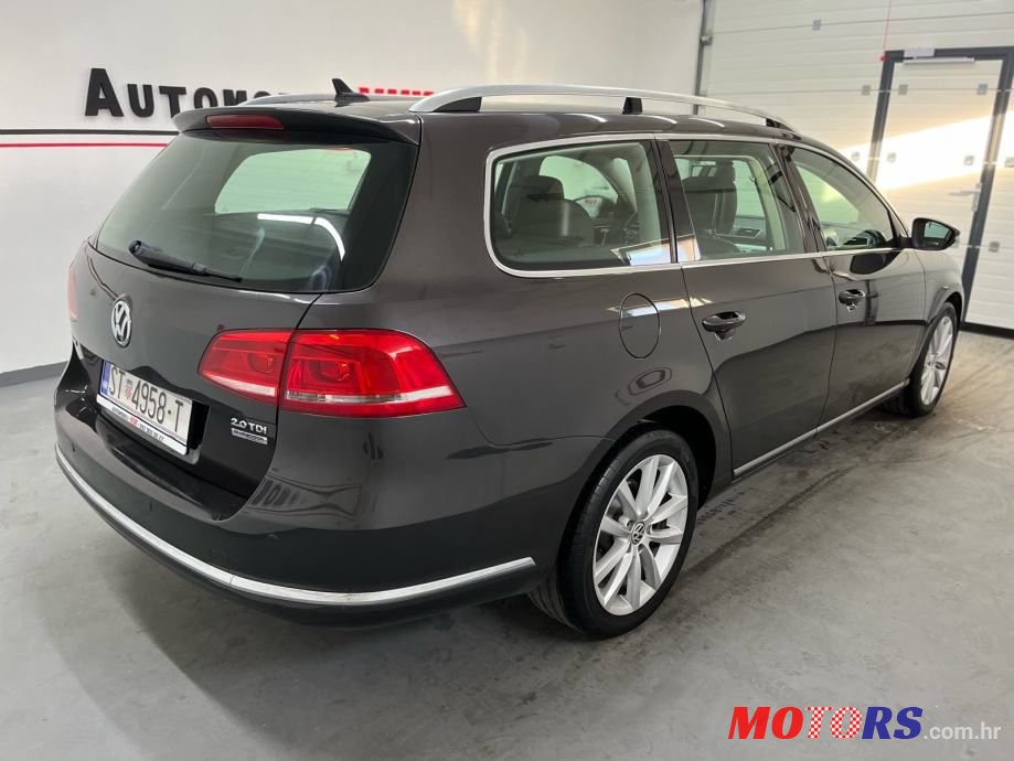 2011' Volkswagen Passat Variant photo #6