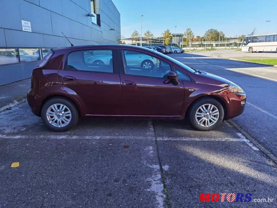 2014' Fiat Punto photo #2