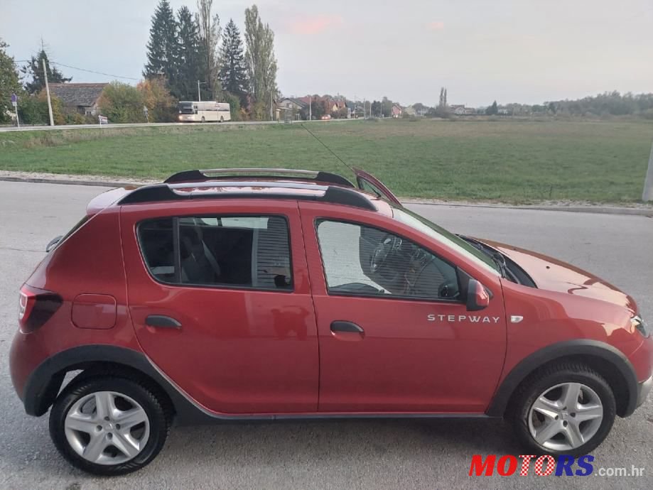2014' Dacia Sandero photo #6