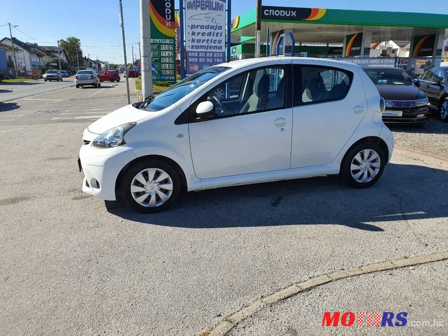 2014' Toyota Aygo photo #2