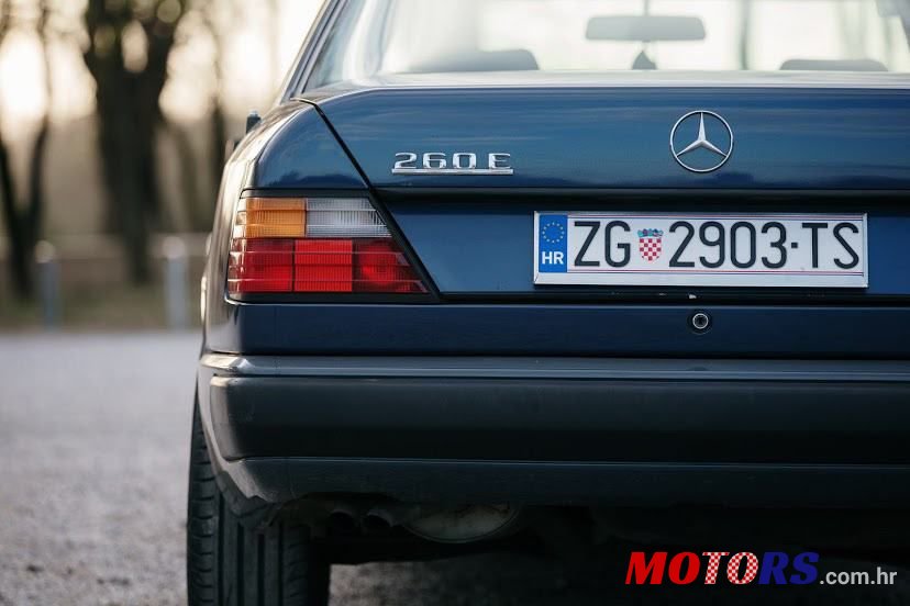 1987' Mercedes-Benz 124 260 photo #5