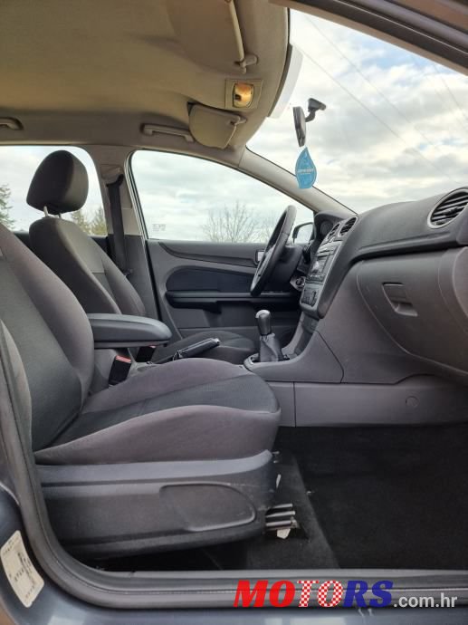 2005' Ford Focus Karavan photo #6