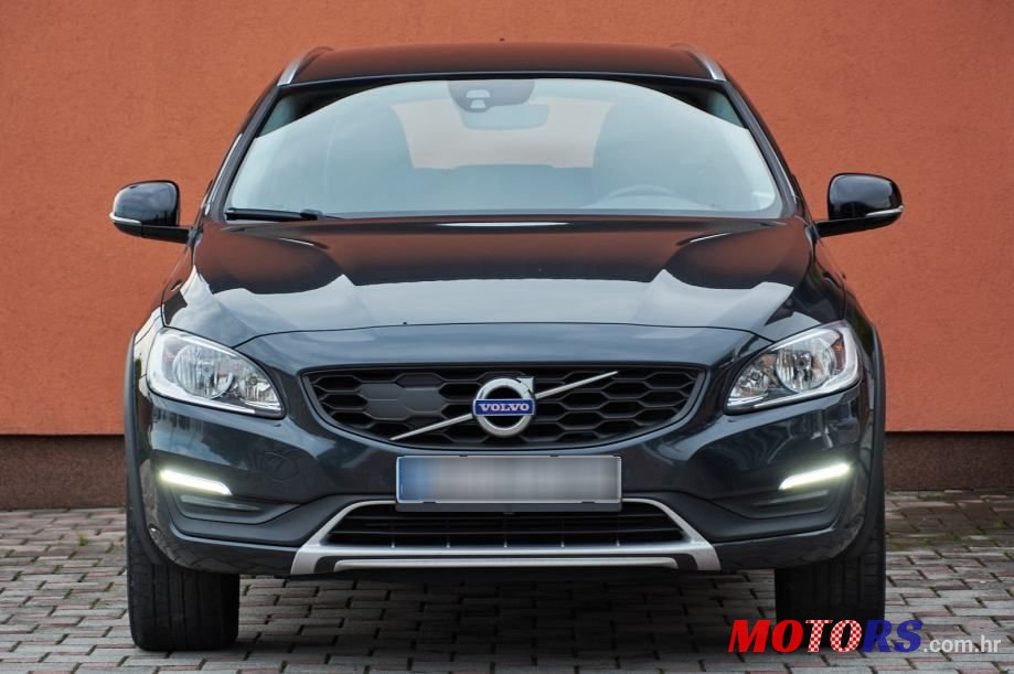 2016' Volvo V60 D3 photo #1