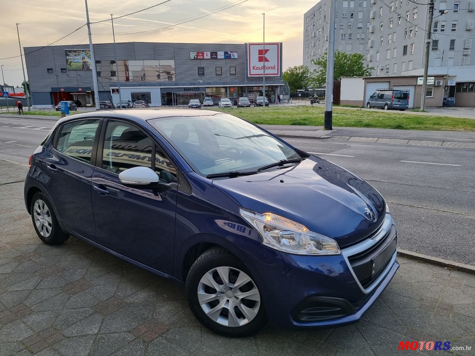 2018' Peugeot 208 1,2 Puretech photo #4