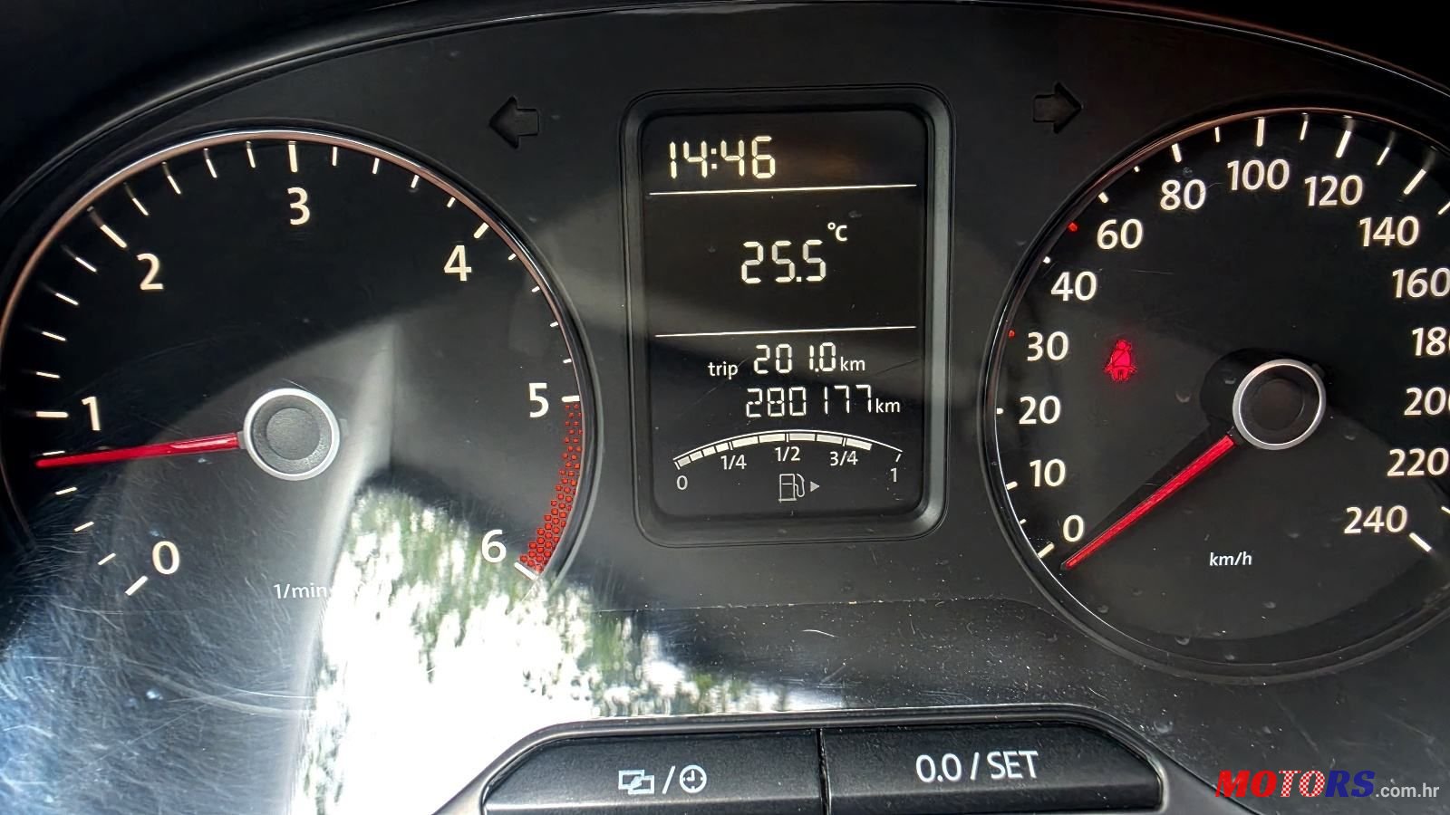 2015' Volkswagen Polo 1.2 Tdi photo #6