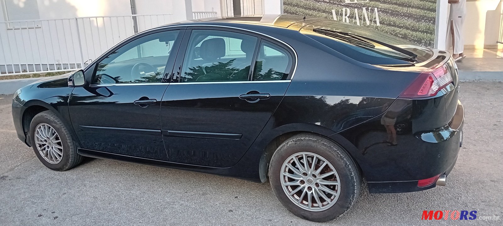 2011' Renault Laguna 2.0dci photo #1