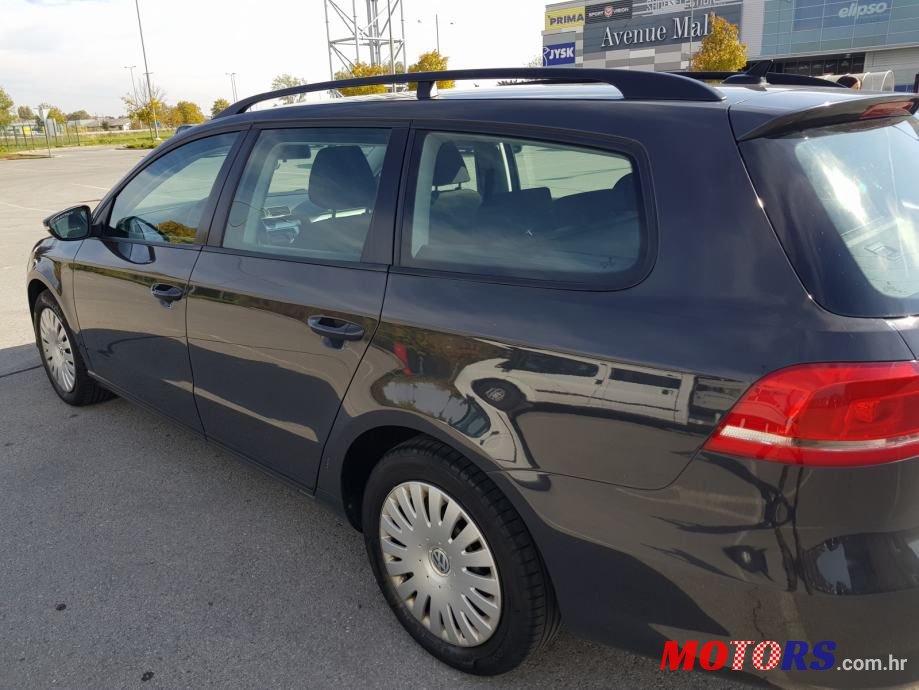 2011' Volkswagen Passat photo #4