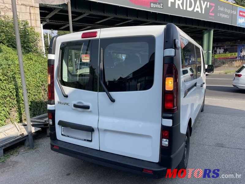 2020' Renault Trafic Grand Passenger photo #6