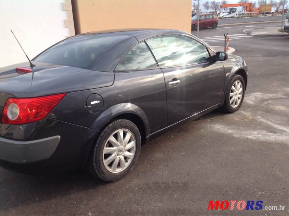 2008' Renault Megane photo #4